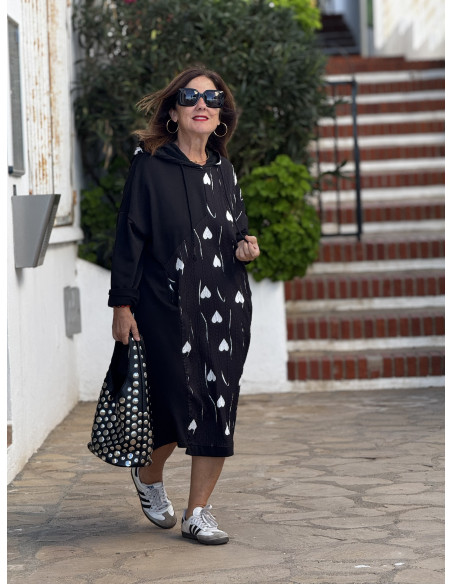 Vestido combinado con capucha y bolsillos frontales