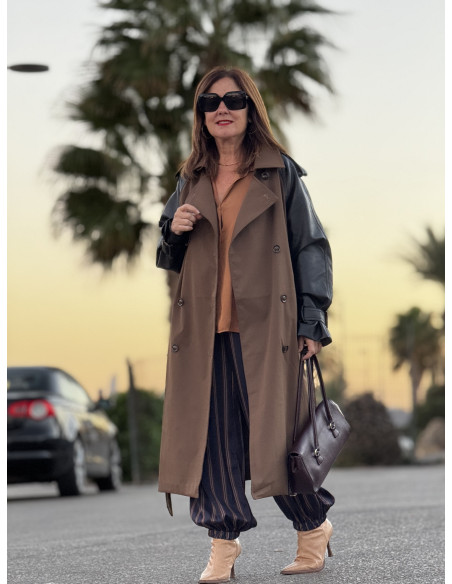 🍫🖤 Gabardina Chocolate con Mangas de Efecto Piel 🍫🖤