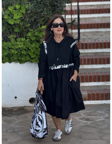 Vestido combinado con capucha y dibujo de...