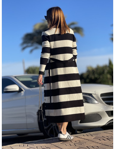 🖤 Vestido Camisero de Punto Blanco y Negro