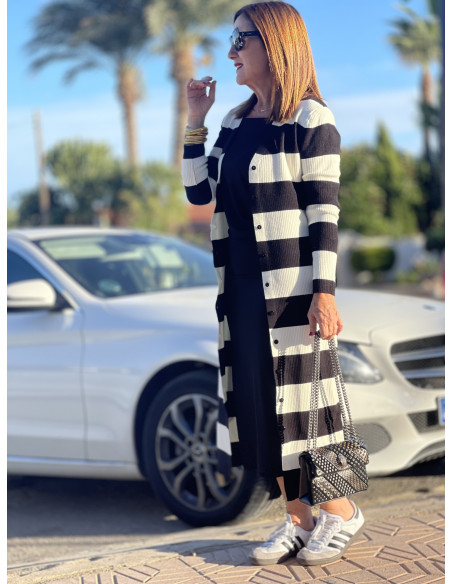 🖤 Vestido Camisero de Punto Blanco y Negro