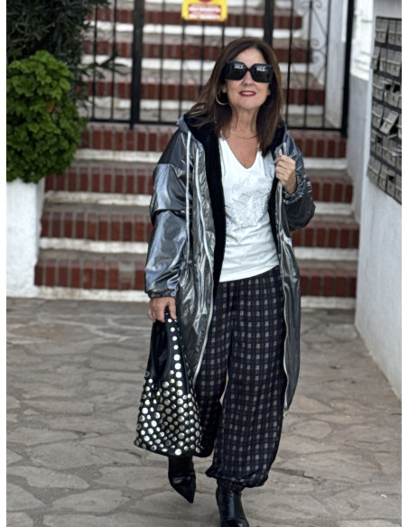 Abrigo metalizado en gris con borreguito interior