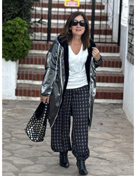 Abrigo metalizado en gris con borreguito interior