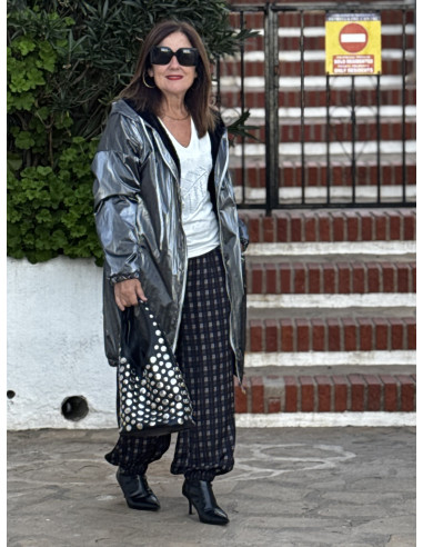 Abrigo metalizado en gris con borreguito interior