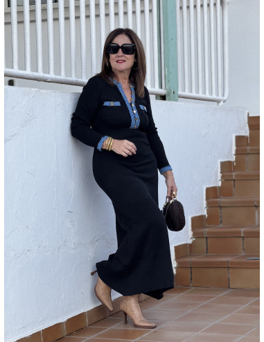 Vestido canalé negro con detalles denim