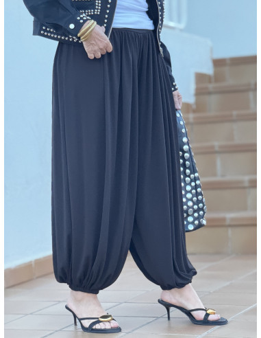 Pantalón bombacho negro con cintura elástica