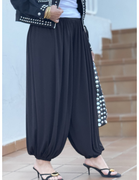 Pantalón bombacho negro con cintura elástica