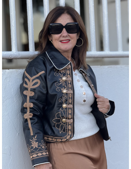 Biker bordada efecto piel negra