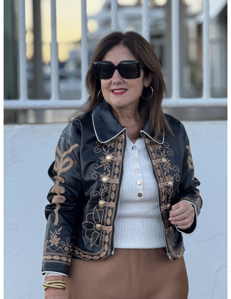 Biker bordada efecto piel negra