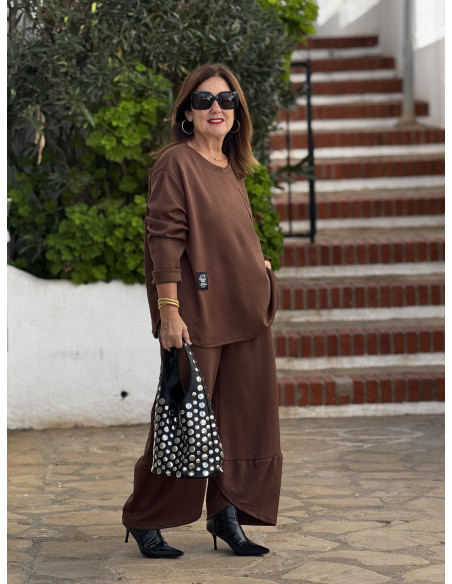 Conjunto de Dos Piezas en Chocolate – Sudadera y Pantalón