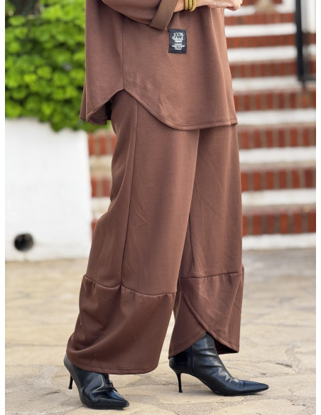 Conjunto de Dos Piezas en Chocolate – Sudadera y Pantalón