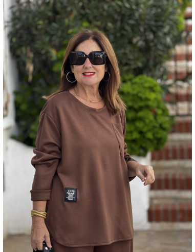 Conjunto de Dos Piezas en Chocolate – Sudadera...
