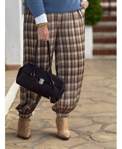 Pantalón bombacho con estampado de cuadros en tonos tierra 2