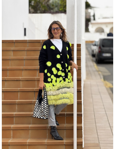 Abrigo de punto negro con tul en colores y...