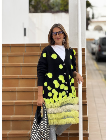 Abrigo de punto negro con tul en colores y...