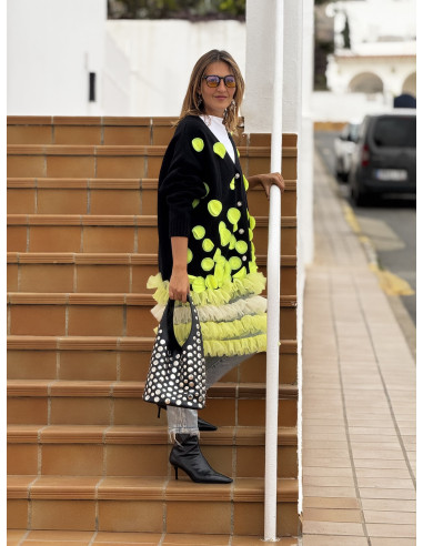 Abrigo de punto negro con tul en colores y...