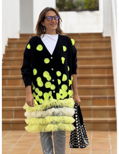 Abrigo de punto negro con tul en colores y...