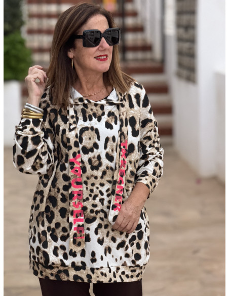 Sudadera print con capucha y detalles en fucsia