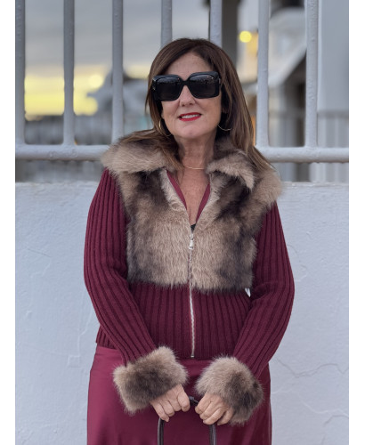 Chaqueta de punto granate detalles de pelo sintético 2