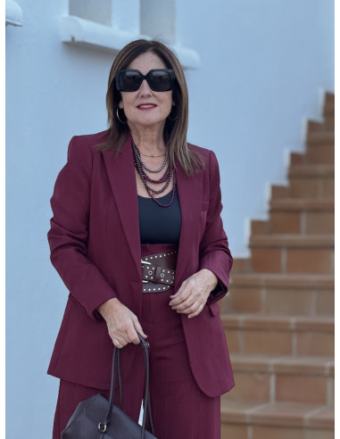 Chaqueta granate con tejido espiga y forro...