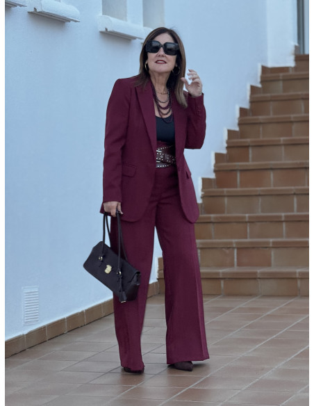 Pantalón granate de talle alto con pinzas | Pata recta mujer