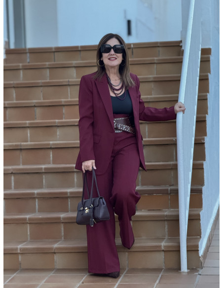 Pantalón granate de talle alto con pinzas | Pata recta mujer