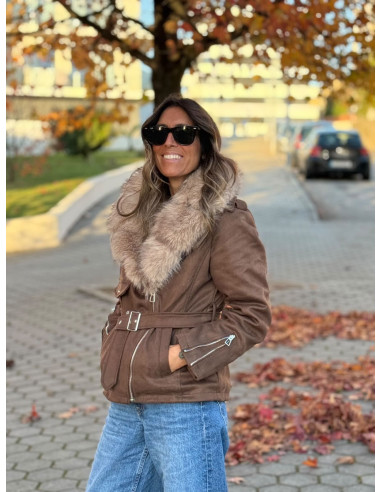 Chaqueta Marrón Efecto Ante con cuello de Pelo