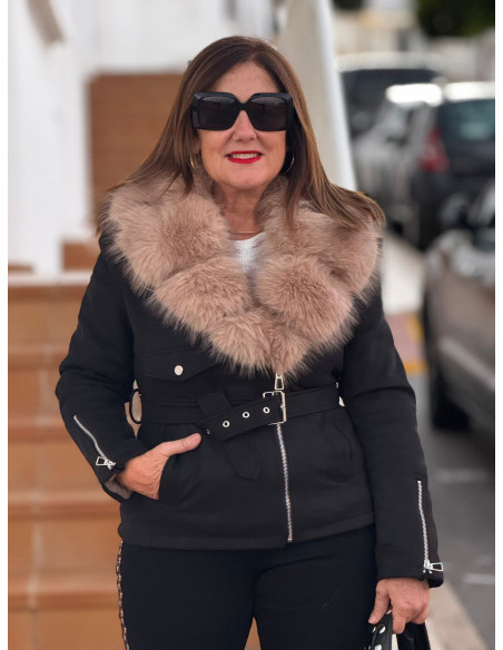 Chaqueta Negra Efecto Ante con cuello de Pelo
