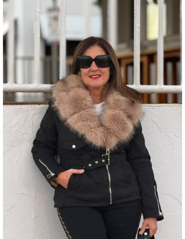 Chaqueta Negra Efecto Ante con cuello de Pelo