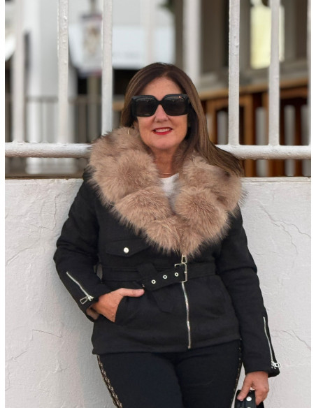 Chaqueta Negra Efecto Ante con cuello de Pelo