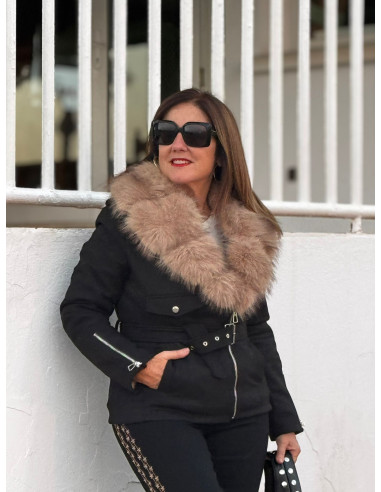 Chaqueta Negra Efecto Ante con cuello de Pelo
