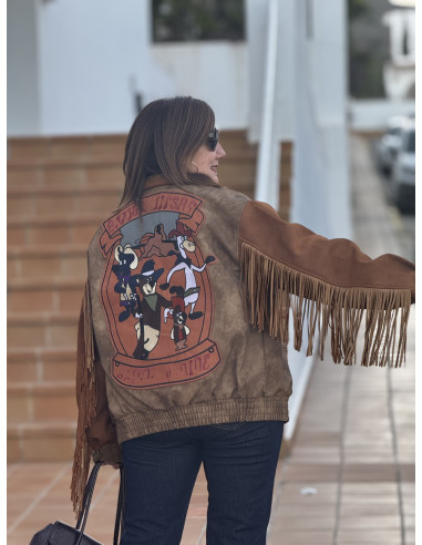 Chaqueta antelina combinada con flecos y dibujo...