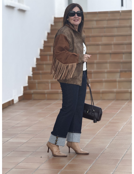 Chaqueta antelina combinada con flecos y dibujo en espalda