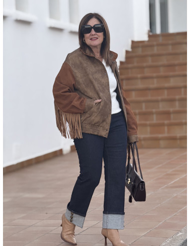 Chaqueta antelina combinada con flecos y dibujo...