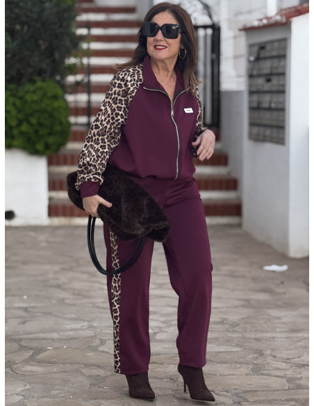 Conjunto dos piezas en granate con detalles animal print