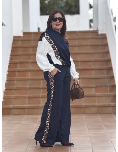 Conjunto azul marino técnico con detalles...