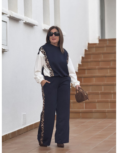 Conjunto azul marino técnico con detalles...