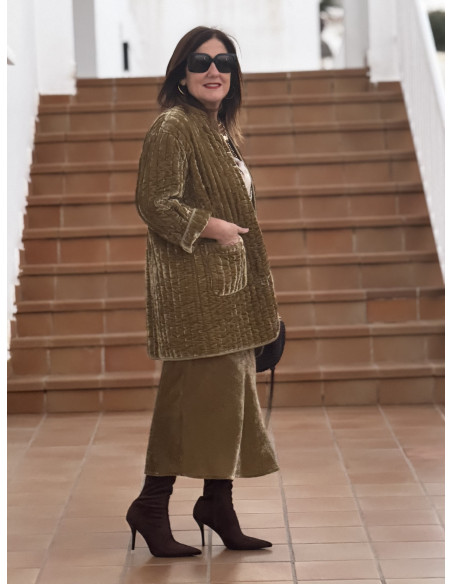 Kimono acolchado de terciopelo dorado
