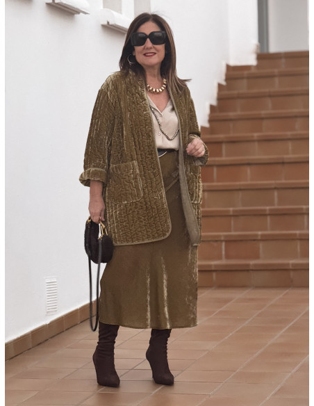 Kimono acolchado de terciopelo dorado