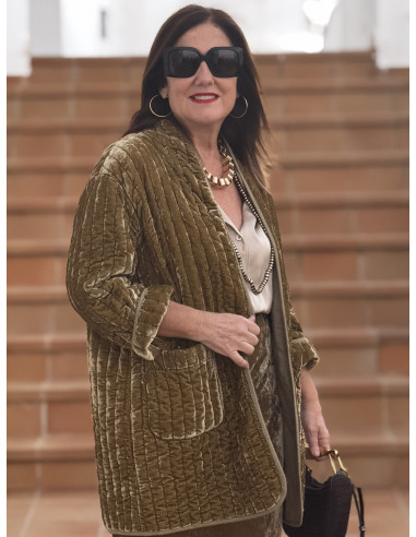 Kimono acolchado de terciopelo dorado