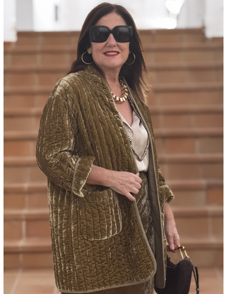 Kimono acolchado de terciopelo dorado