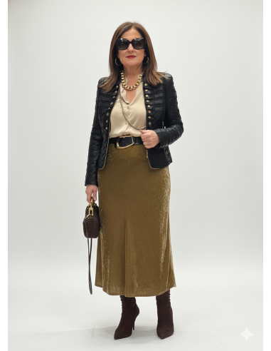 🖤 Chaqueta Efecto Piel y Tul: Elegancia con...