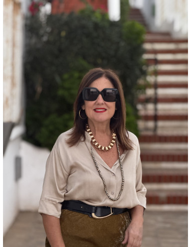 Camisa satinada cuello mao manga 3/4 tostado