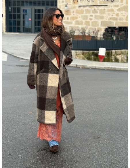 Abrigo cruzado a cuadros en tonos marrones y crudo