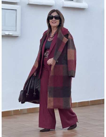 Abrigo cruzado a cuadros en tonos granates