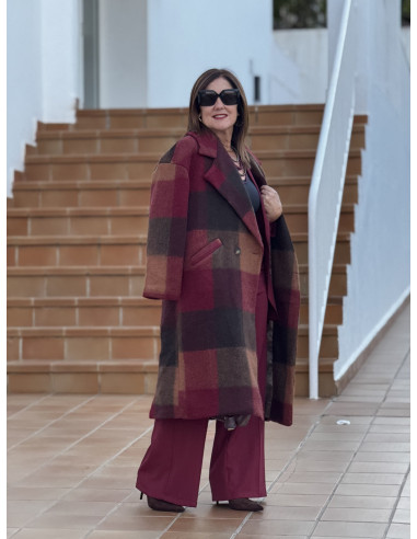 Abrigo cruzado a cuadros en tonos granates