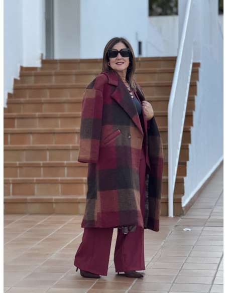 Abrigo cruzado a cuadros en tonos granates