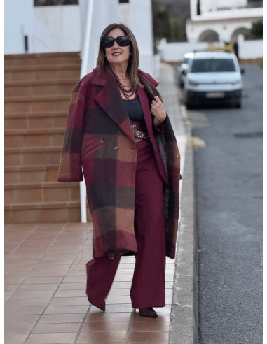 Abrigo cruzado a cuadros en tonos granates