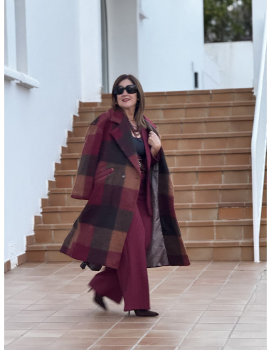 Abrigo cruzado a cuadros en tonos granates