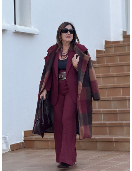 Abrigo cruzado a cuadros en tonos granates